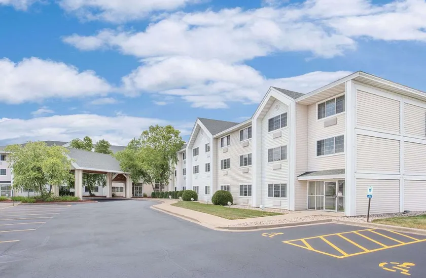 Cobblestone Suites - Oshkosh - Image 1