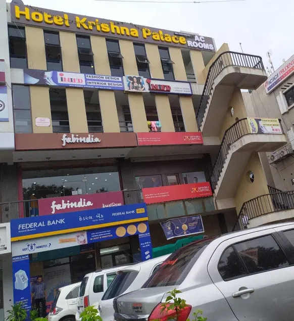 Hotel Krishna Palace - Image 1