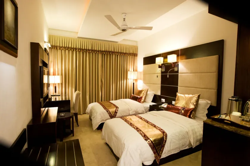 Eddison Hotel - Image 1