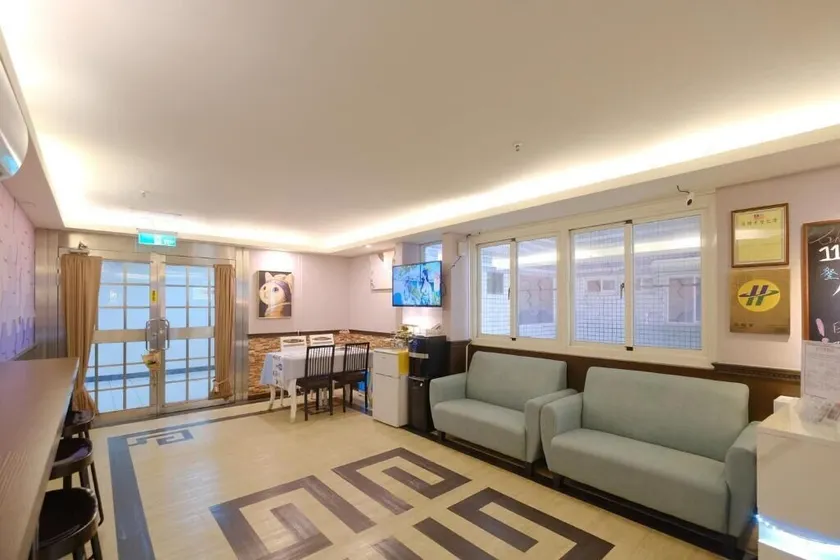 85 Asia Hotel - Image 1