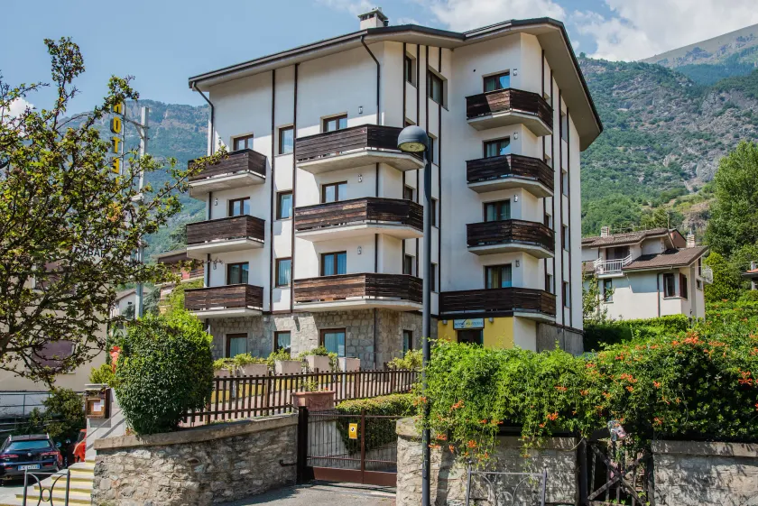 Hotel Au Soleil - Image 1