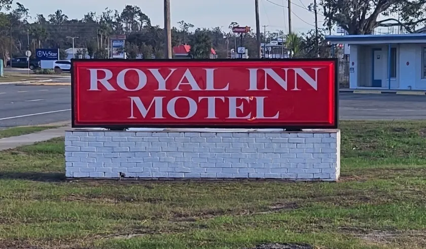 Royal Inn Motel - Image 1