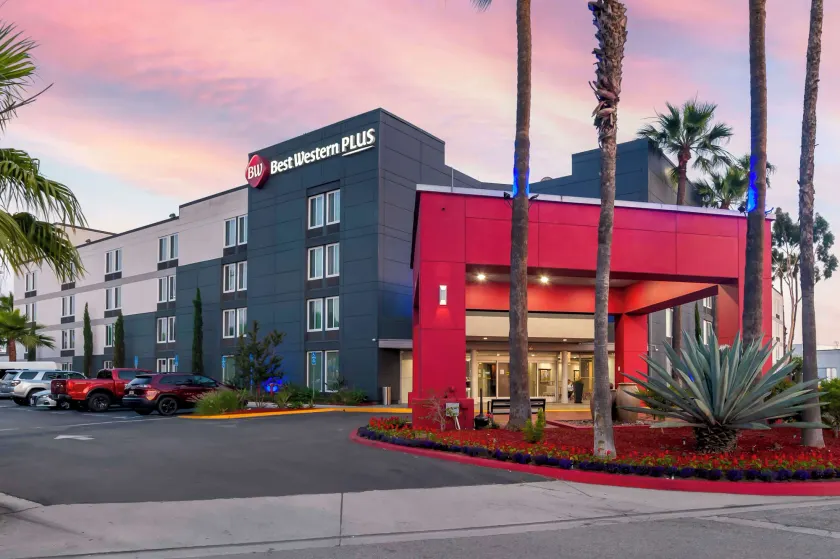 Best Western Plus Commerce Hotel - Image 1