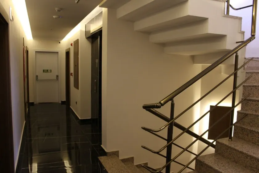 YELKEN OTEL - Entrada (vista interior)
