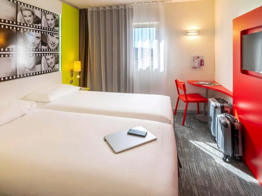 Holiday Inn Garden Court Cannes Le Cannet - Image 1