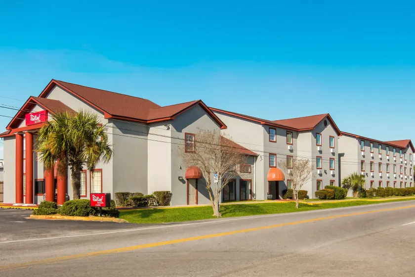 Red Roof Inn & Suites Pensacola-NAS Corry - Image 1