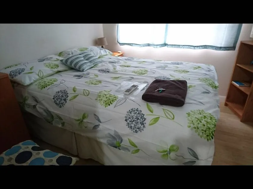 Chambre privée conviviale et familiale | Vue ville - Image 1