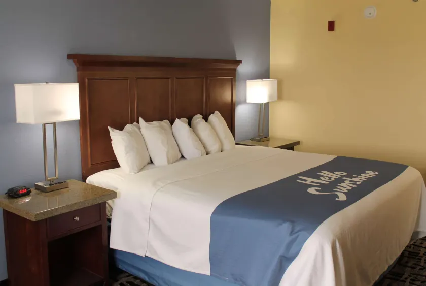 Days Inn by Wyndham Batavia Ohio - Image 1