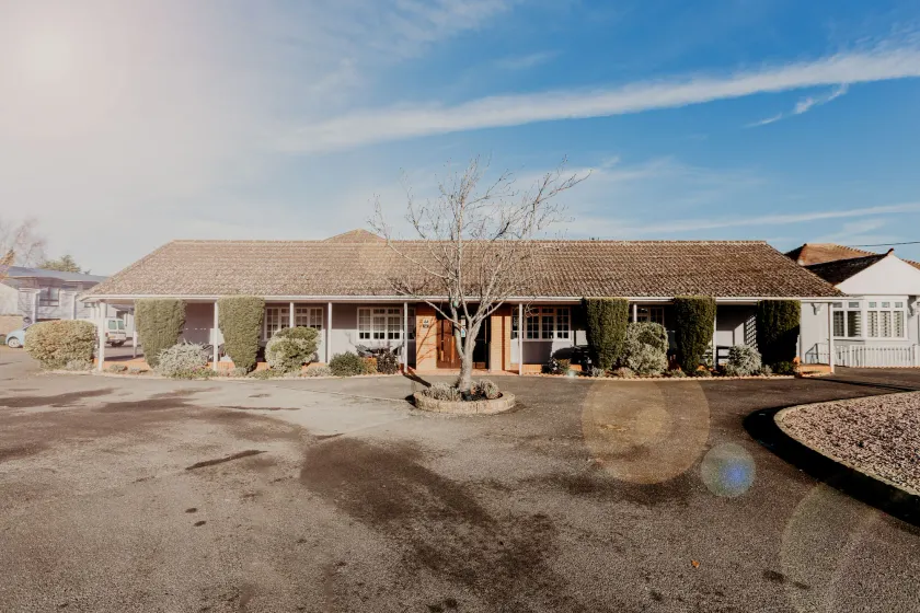Crown Lodge Hotel - Image 1
