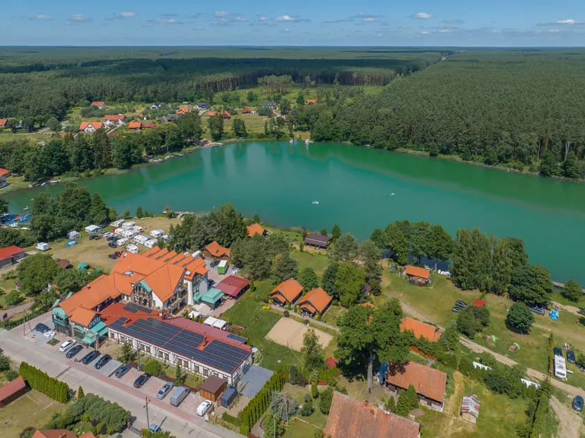 Domki Mazurskie w Ogrodach Złotej Łani Wiartel - Klimatyczne Apartamenty i Pokoje Widokowe - Image 1
