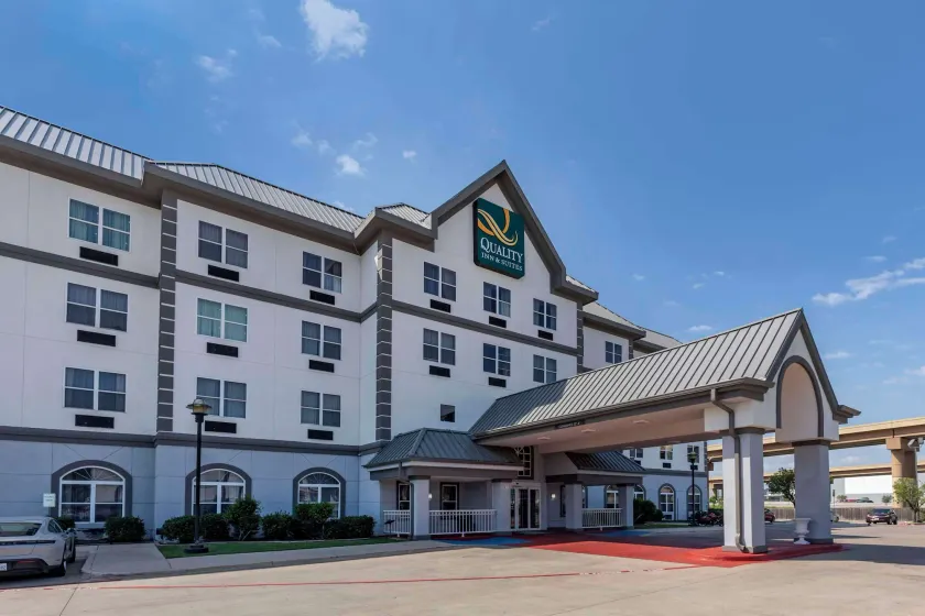Quality Inn & Suites I-35 E-Walnut Hill - Image 1