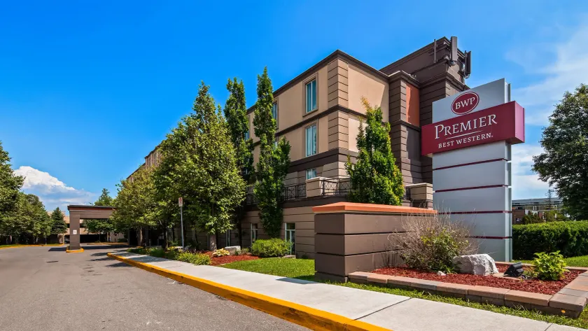 Best Western Premier Toronto Airport Carlingview Hotel - Image 1