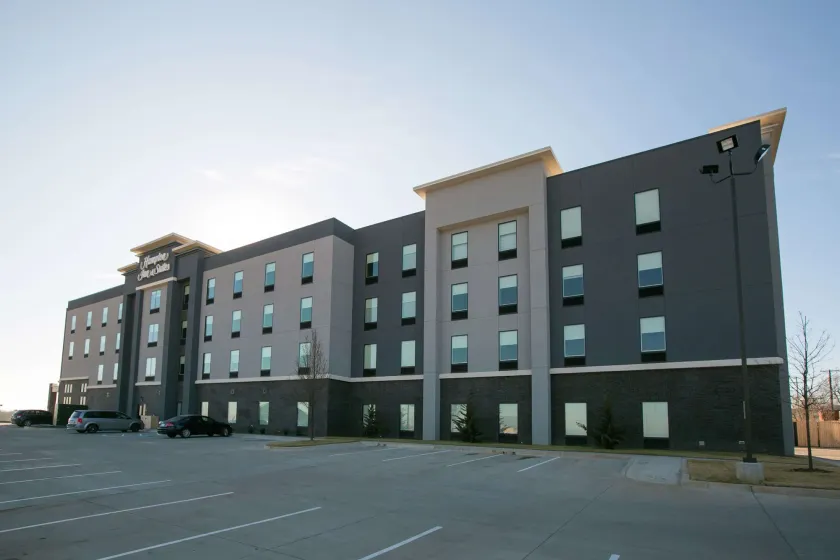 Hampton Inn & Suites Stroud - Image 1