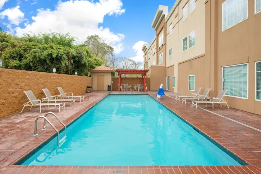 La Quinta by Wyndham Lake Charles - Westlake - Image 1