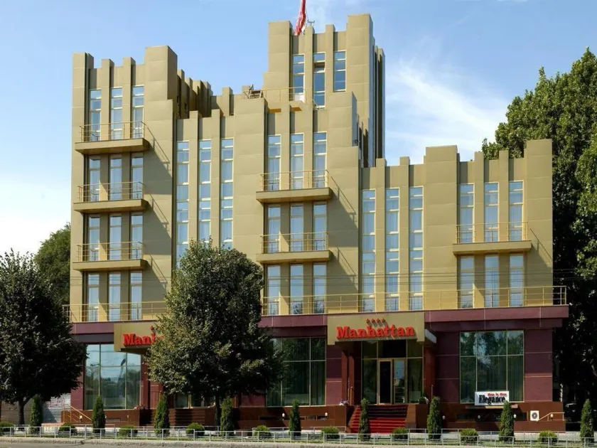 Manhattan Hotel & Restaurant - Image 1