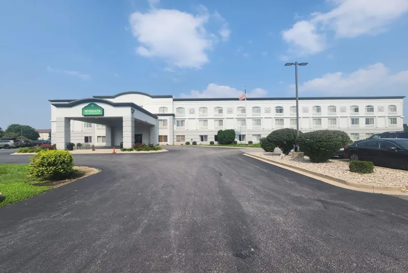 Wingate by Wyndham Joliet - Image 1