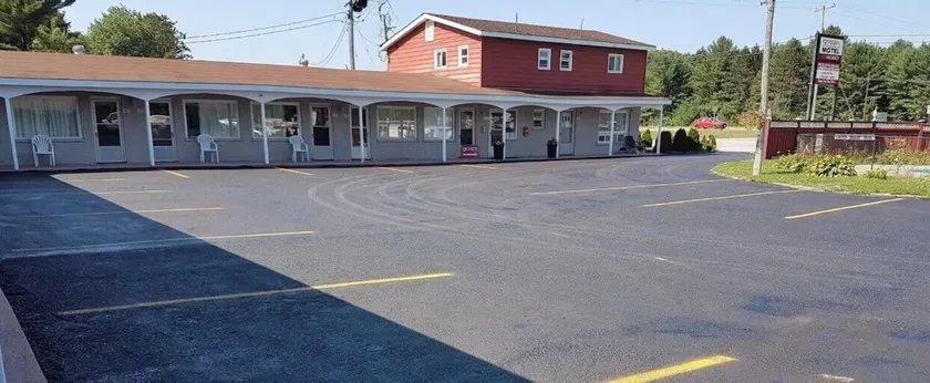 Skyways Motel Muskoka Gravenhurst ON 11 - Image 1