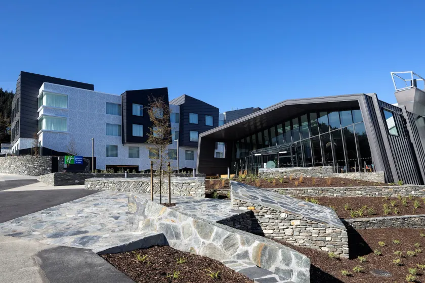 Holiday Inn Express & Suites Queenstown by IHG - Image 1