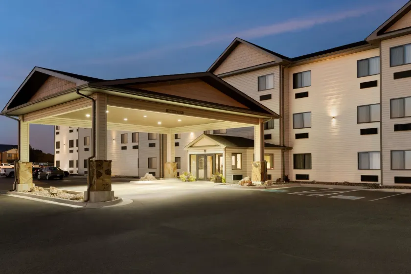 Baymont by Wyndham Wellington - Image 1