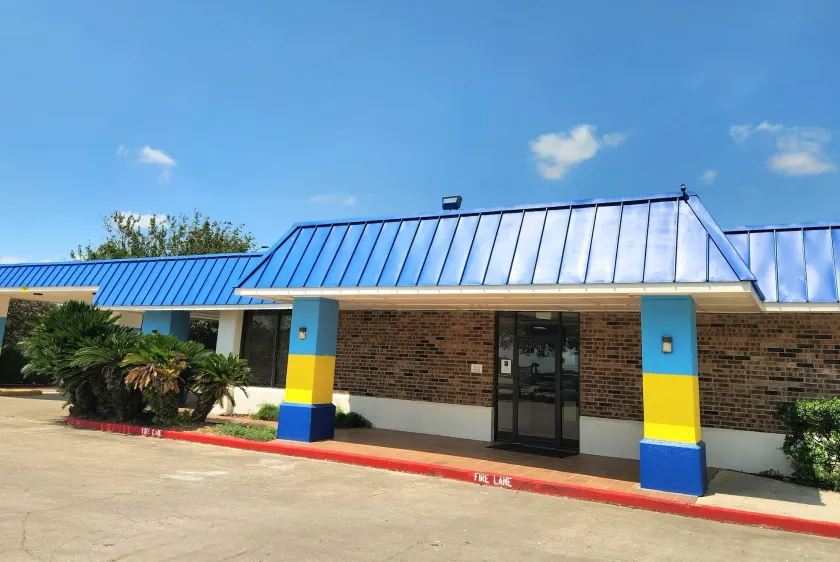 Days Inn by Wyndham Seguin TX - Image 1
