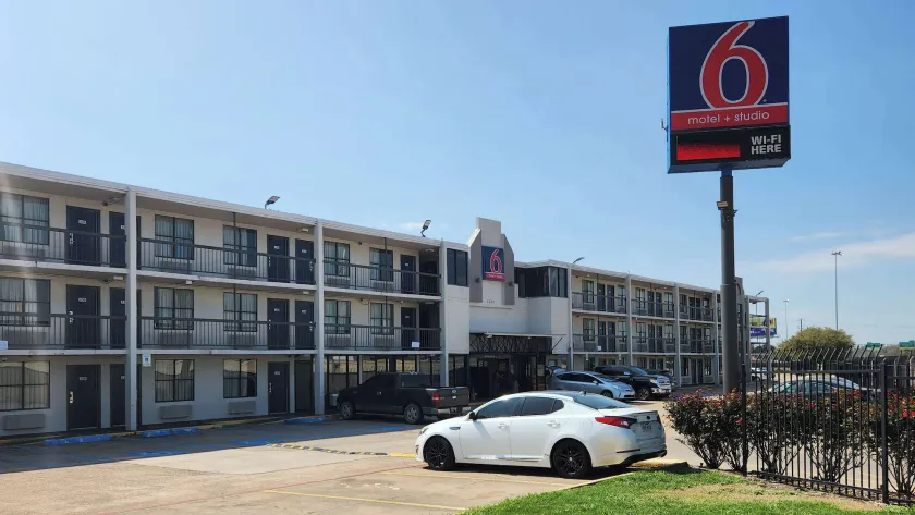 Motel 6 Houston, TX - Medical Center - NRG Stadium - Image 1