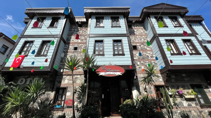 La Fontaine Otel - Image 1