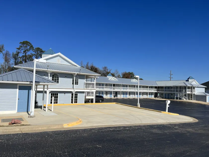 Key West Inn - Millbrook - Image 1