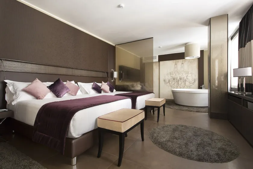 Rome Life Hotel - Image 1