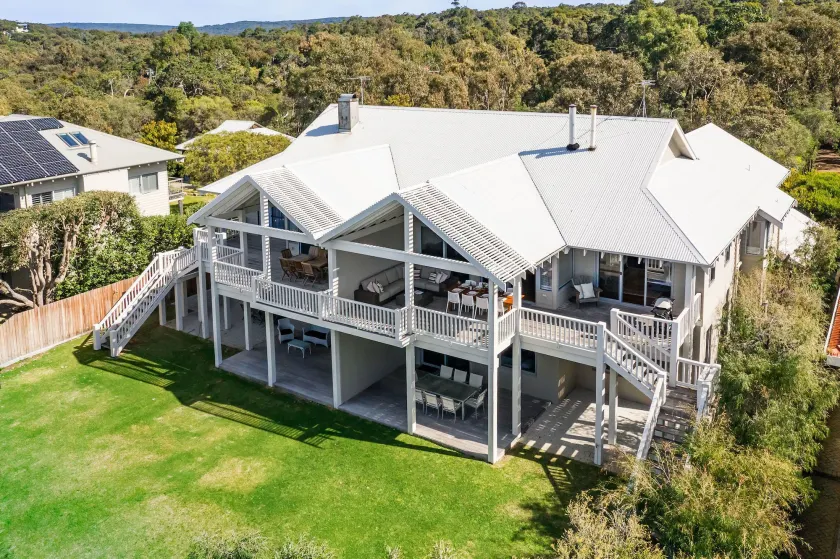 Beachfront House - Image 1