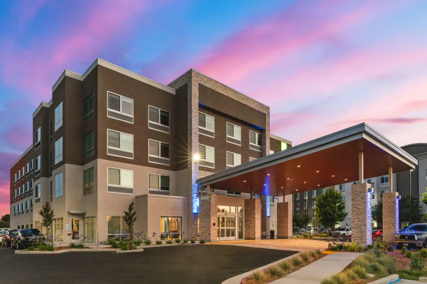 Holiday Inn Express & Suites - Suisun City by IHG - Image 1