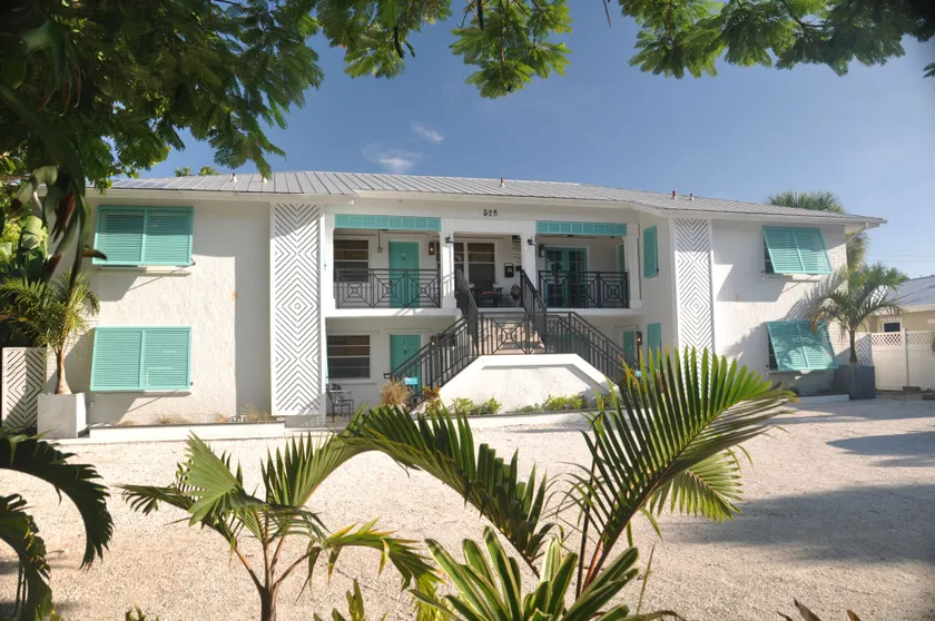 Lido Islander Inn - Image 1