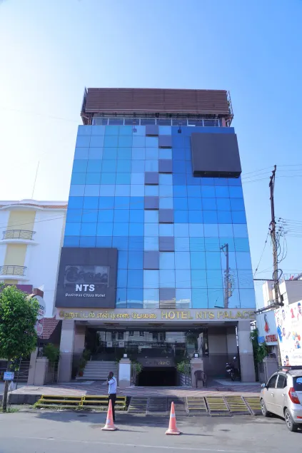 Breeze Palace - Image 1