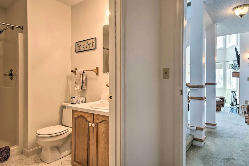 Updated Condo Next to Burke Mountain Bike Trails! - Innvendig