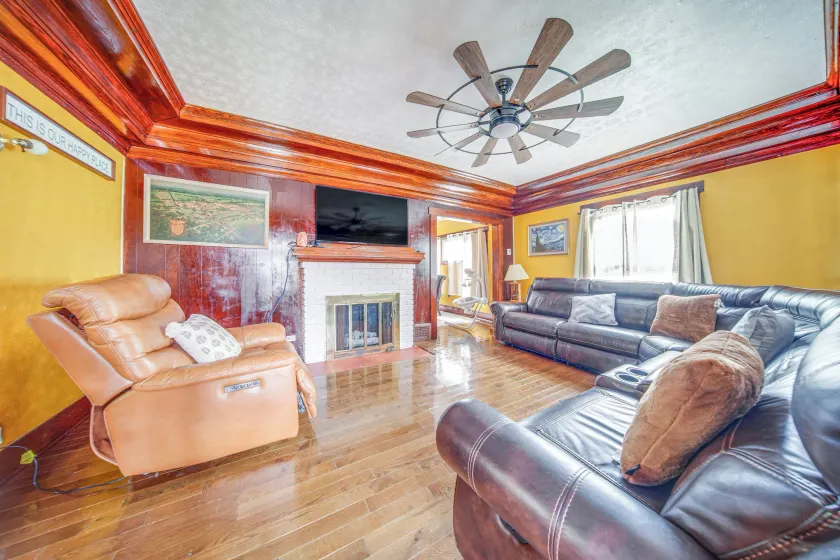 Family-friendly Home: Walk to Lake Erie! - Image 1