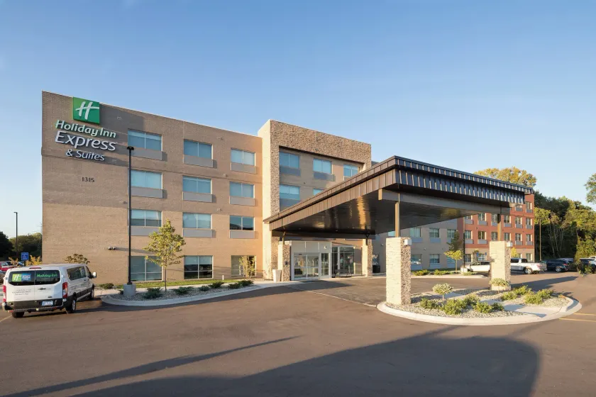 Holiday Inn Express & Suites - Kalamazoo West by IHG - Image 1