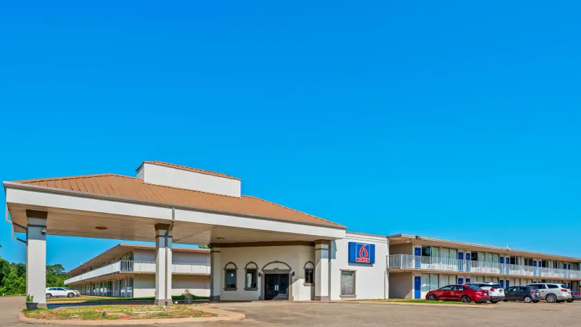 Motel 6 Hammond, LA – I 12 – I 55 - Image 1