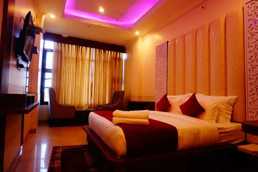 Hotel Grand Hill - Image 1