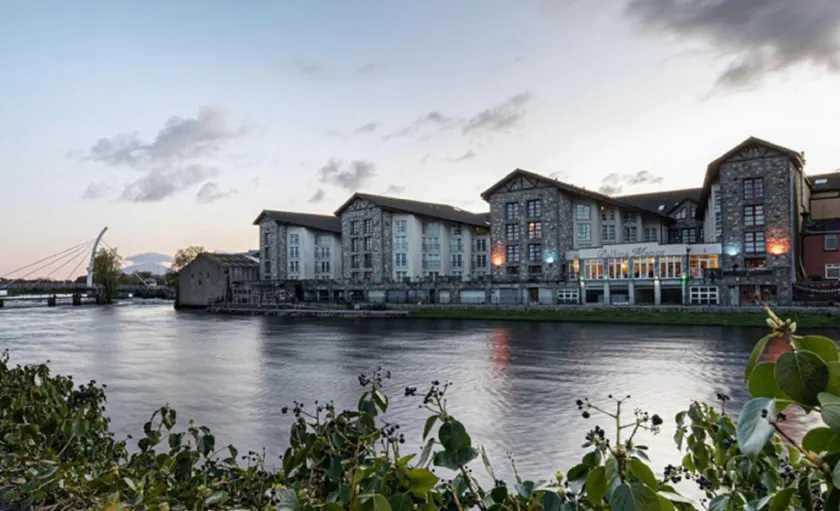 Ballina Manor Hotel - Image 1