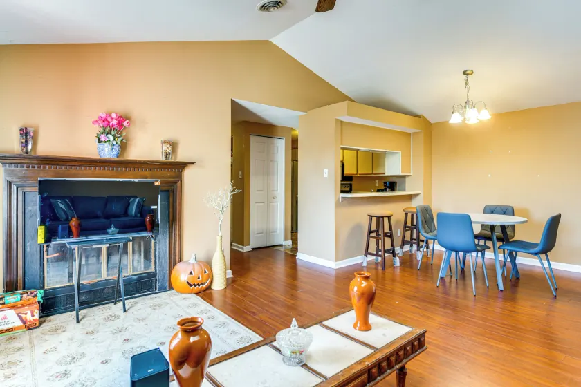 Nurse-ready Richmond Condo 4 Mi to Medical Centers - Image 1