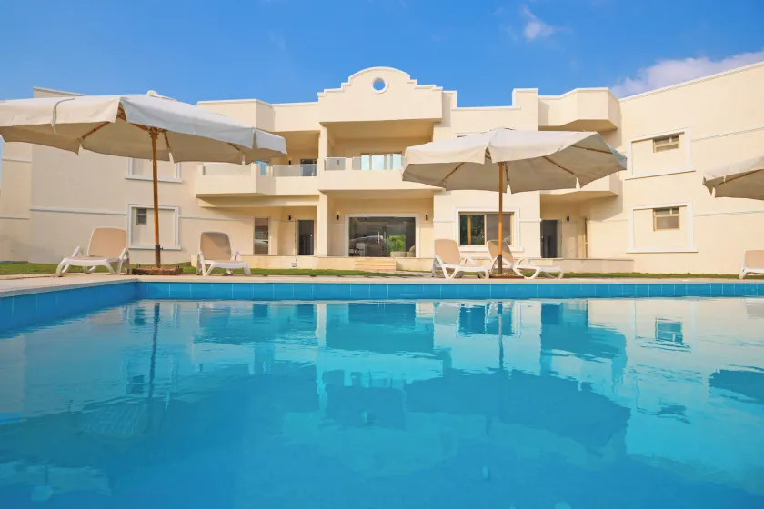 Seven Stays Zayed - Image 1