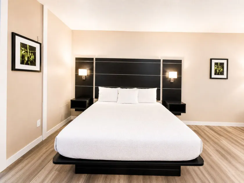 Blaine Town Inn & Suites - Image 1
