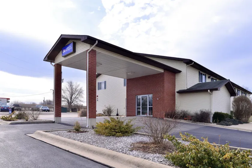 Americas Best Value Inn - Seymour - Image 1