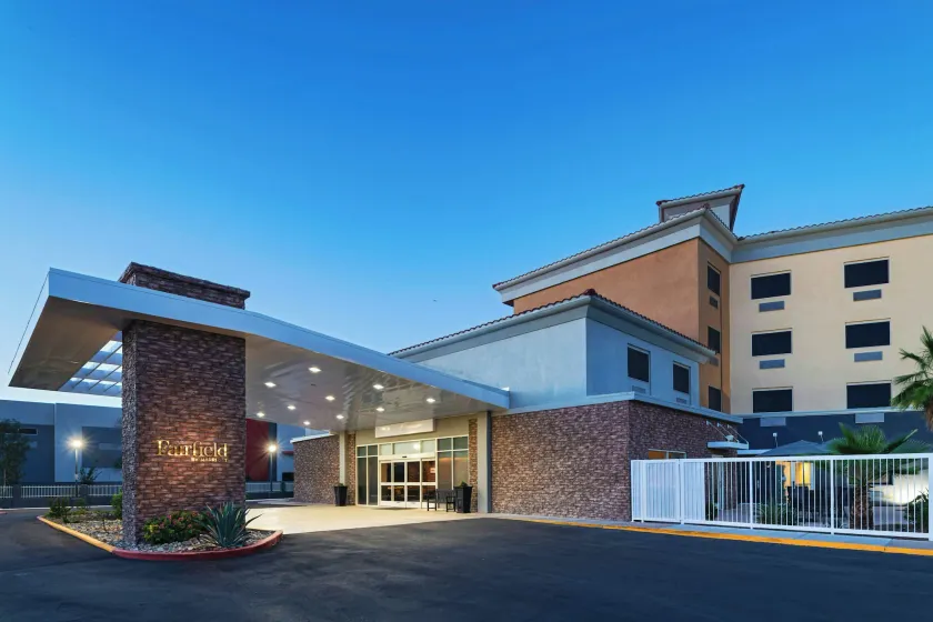 Fairfield by Marriott Inn & Suites Phoenix West Chandler - Image 1