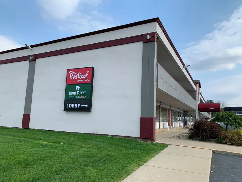 HomeTowne Studios by Red Roof Battle Creek - Image 1