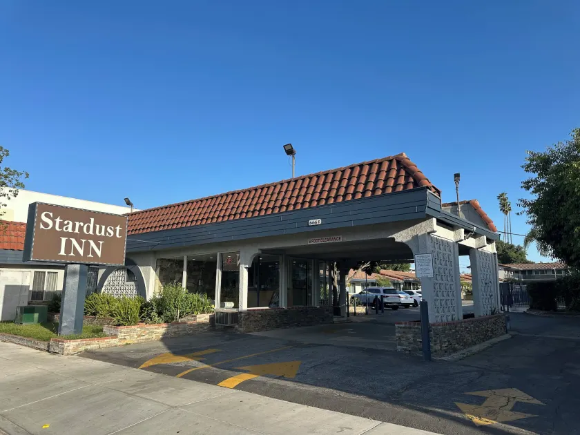 Stardust inn - Image 1