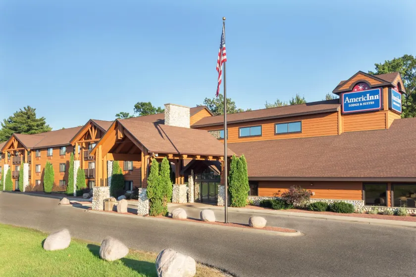 AmericInn by Wyndham Wisconsin Dells - Image 1
