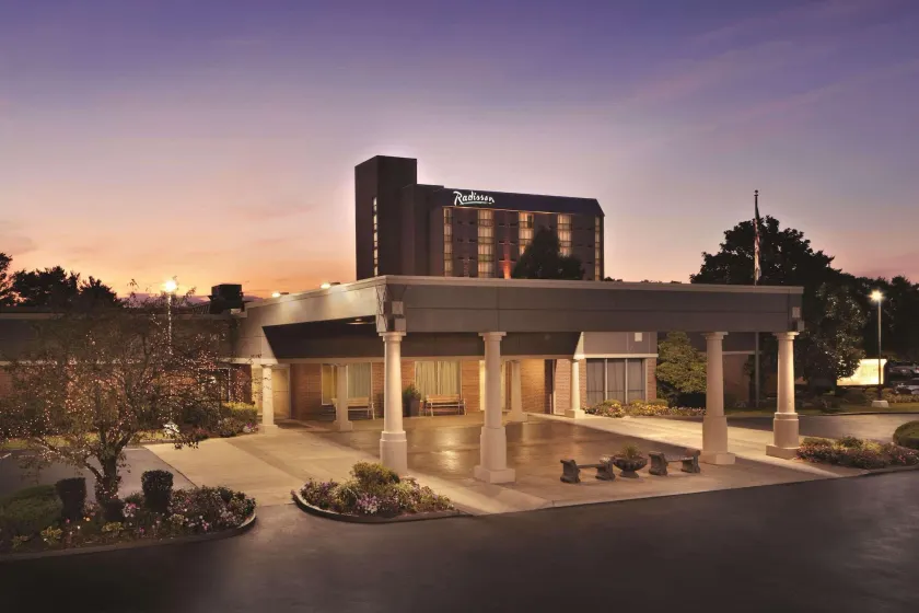 Radisson Hotel Louisville North - Image 1