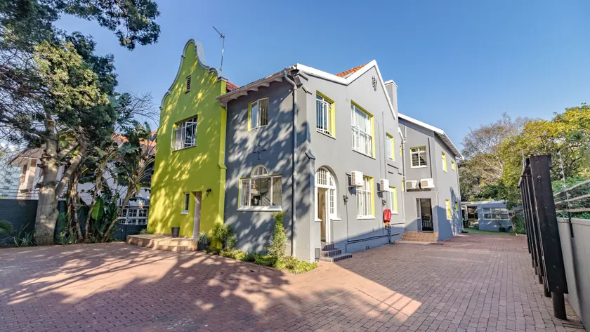 Silver Oaks Boutique Hotel - Image 1