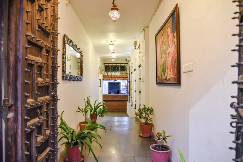 Hotel Devraj Niwas on Lake Pichola - Interior entrance
