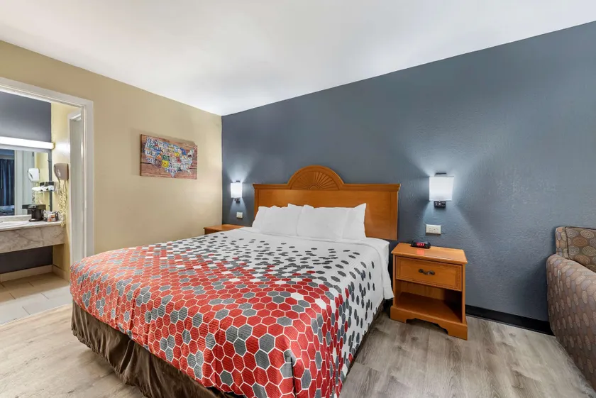 Econo Lodge Erlanger - Cincinnati Airport - Image 1